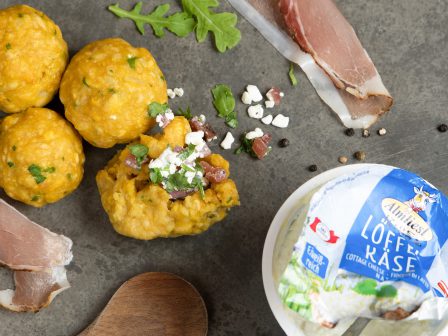 Gefüllte-Semmelknödel-mit-Speck-Spinat-und-Löffelkäse_GmundnerMilch