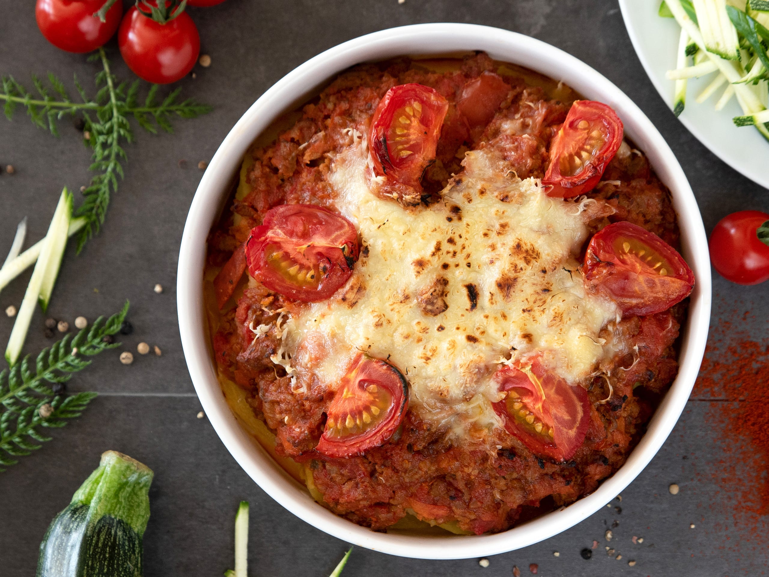 Kartoffelauflauf mit Tomaten und Faschiertem - Gmundner Milch