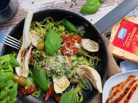 Mediterrane-Pesto-Nudeln-mit-gegrillter-Hühnerbrust_GmundnerMilch