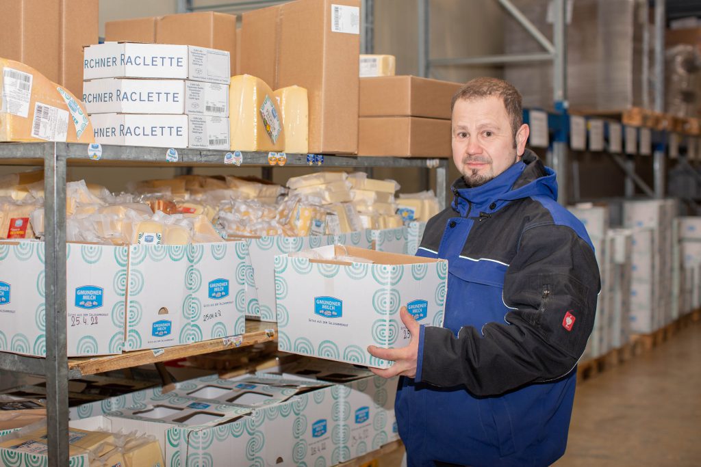 Mitarbeiter der Gmundner Molkerei, Jonny Hüttner.