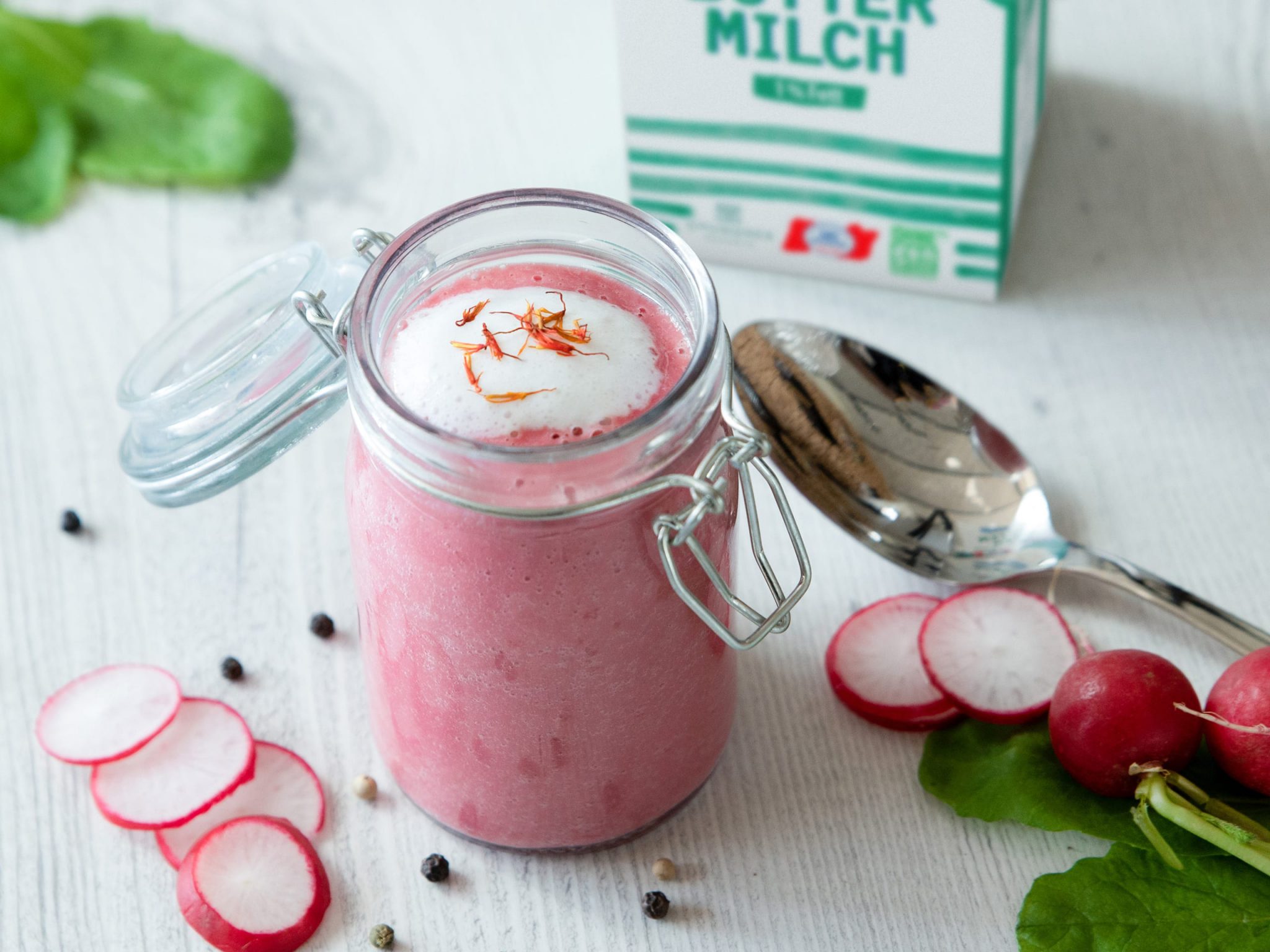 Radieschen-Rote Rüben-Cremesuppe mit Buttermilch