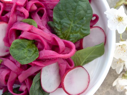 Tagliatelle-mit-Rote-Rüben-Buttermilchsauce_GmundnerMilch